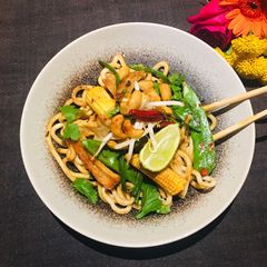 Spicy noodles with tofu and cashew nuts 🌱 A picture of Spicy noodles with tofu and cashew nuts 🌱.