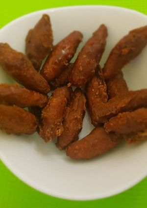 गडगीळं (Jaggery Sticks) (gadgil recipe in marathi) रेसिपी चे मुख्य फोटो 