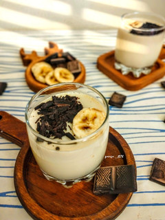 عکسی از دستور دسر کرم موز 🍌🍫🍮