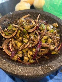 Una foto de Salsa pico de pájaro con tomatillo a la Sonorense