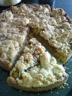 Una foto de Kuchen de manzana con migas