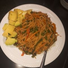 A picture of Spaghetti and Veggie 😋😋.
