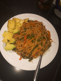 A picture of Spaghetti and Veggie 😋😋.