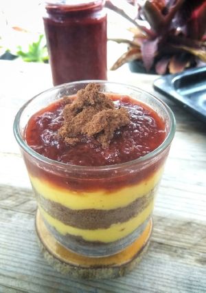 Foto resep Strawberry dessert jar