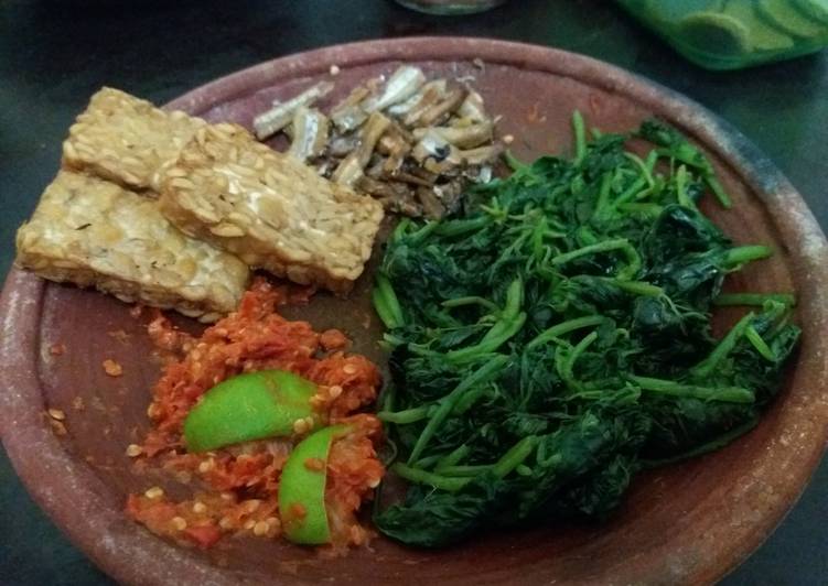 Bagaimana Membuat Bayam sambal jeruk nipis yang Lezat Sekali