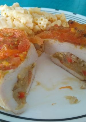 Una foto de Pechuga de pollo rellena de berenjenas