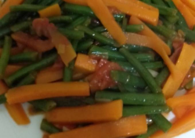 Fried carrots and french beans