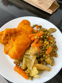 Una foto de Muslitos de pollo en salsa de zanahoria