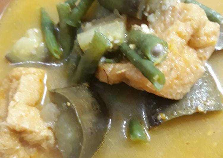 Sayur lodeh pelengkap lontong pecel