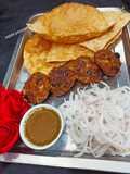 Qeemay ke kabab with puri