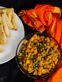 વટાણા નું શાક (Vatana nu shak) Recipe In Gujarati) રેસીપી મુખ્ય ફોટો
