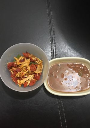 Una foto de Pollo con chorizo