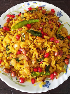 कांदा पोहा (kanda poha recipe in Hindi) रेसिपी मुख्य फोटो