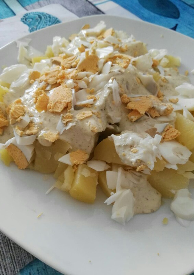 Una foto de Patatas con salsa tártara
