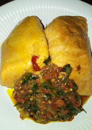 A picture of Moimoi an pepper sauce.