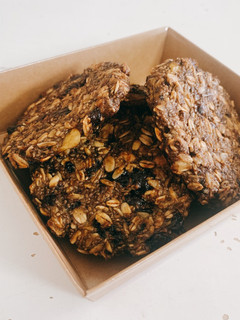 A picture of Healthy Oatmeal Chocolate Cookies.