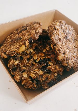 A picture of Healthy Oatmeal Chocolate Cookies.
