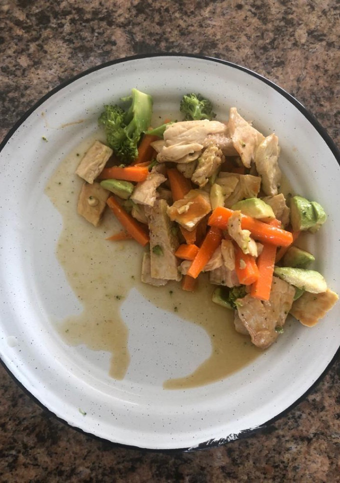 Una foto de Pollo 🍗 en salsa TERIYAKI