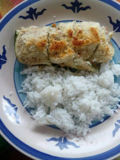 Una foto de Zapallito italiano relleno de pollo con zanahorias, gratinados