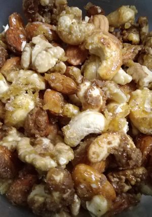 कैरेमलाइज नट्स (Caramelized nuts recipe in hindi) रेसिपी मुख्य फोटो
