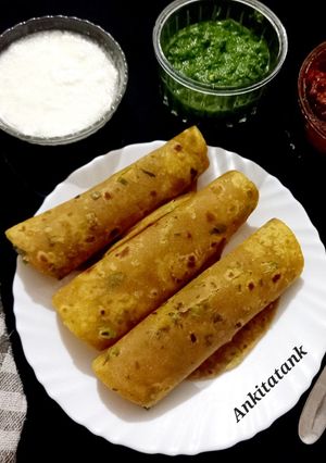 A picture of Garlic thepla.