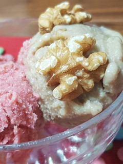 Una foto de Helado de plátano y nueces con base de tofu