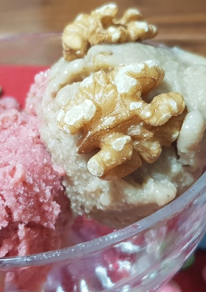 Una foto de Helado de plátano y nueces con base de tofu