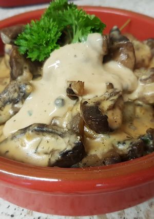 A picture of Peppercorn Mushrooms & Onion.
