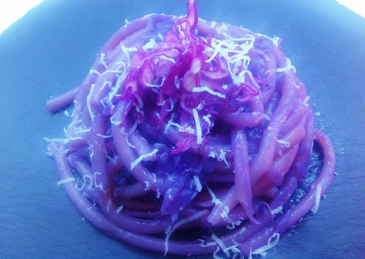 Maccheroni con cavolo nero, peperoncino e pecorino