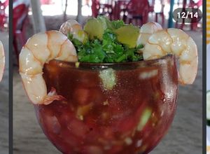 Una foto de Cóctel de camarones frío