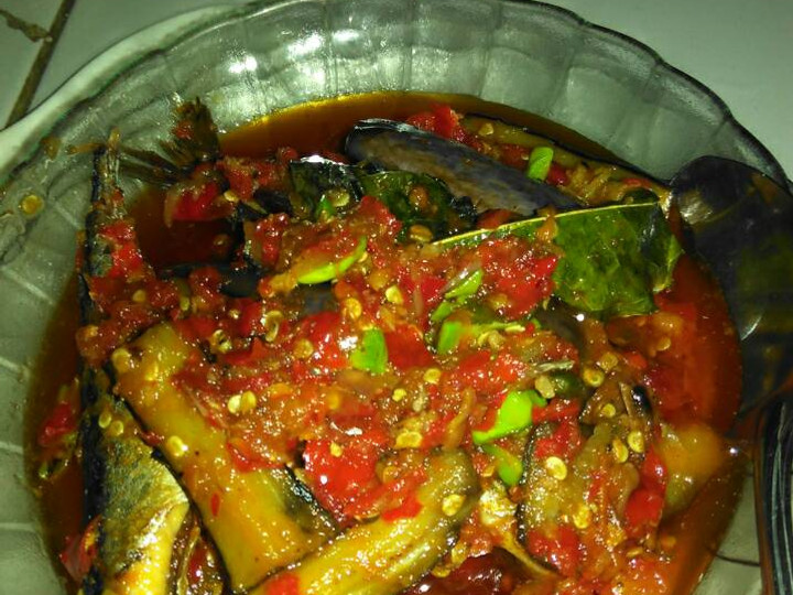  Bagaimana cara memasak Sambal goreng ikan cue+terong ungu pedas mantap yang gurih