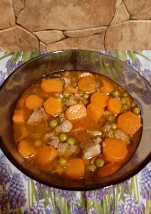 Zöldséges zöldborsós pulykagulyás recept fotója