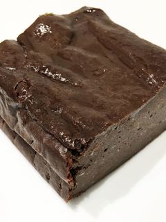 Una foto de Hojicha Chocolate Tofu Cake