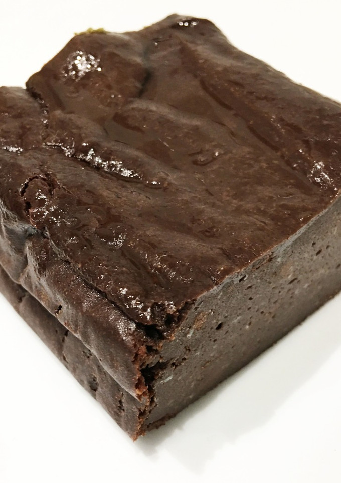 Una foto de Hojicha Chocolate Tofu Cake