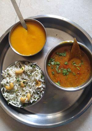 જીરા રાઈસ - દાલ તડકા રેસીપી મુખ્ય ફોટો