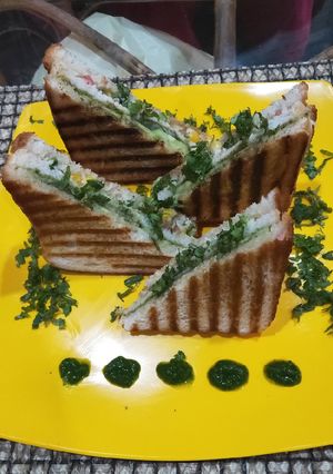A picture of Cucumber and tomato sandwich.