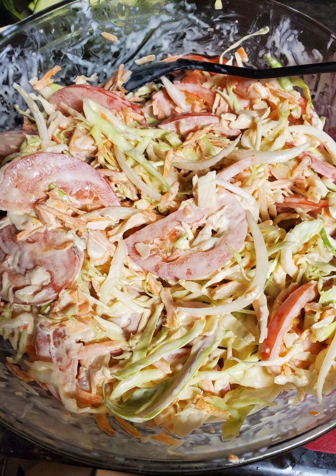 Una foto de Ensalada de surimi y camarones