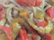 Una foto di spaghetti capperi acciughe
