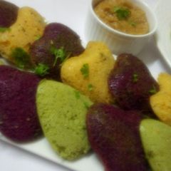 A picture of Palak,beet and carrot idli.