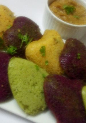 A picture of Palak,beet and carrot idli.