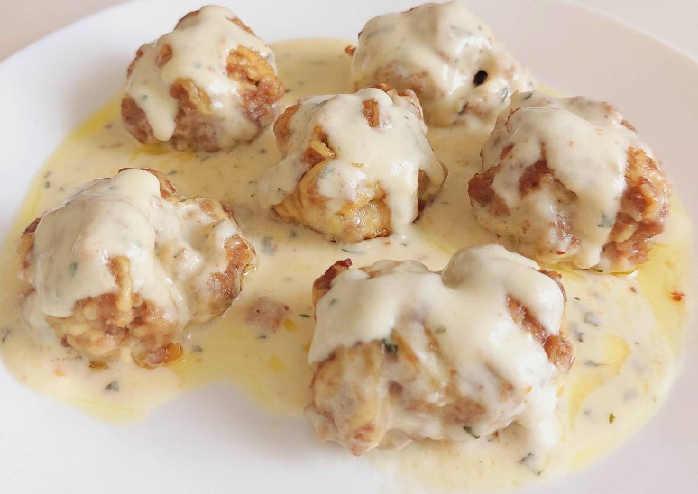 Meatballs in cream