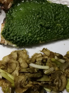 Una foto de Dorada al pesto (en el lekue)