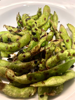 Una foto de Edamame picante con soja 🫛 en airfryer