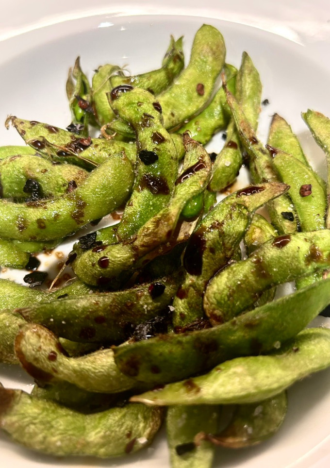 Una foto de Edamame picante con soja 🫛 en airfryer