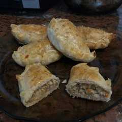 A picture of Empanadas caseras de pollo.