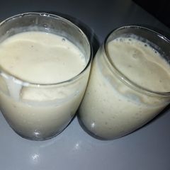 A picture of Banana and yoghurt.