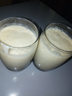 A picture of Banana and yoghurt.