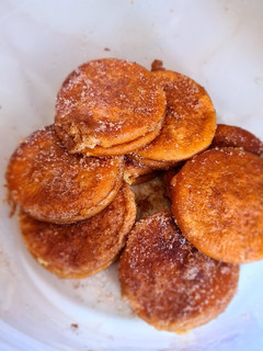 Una foto de Galletas fritas rellenas de crema