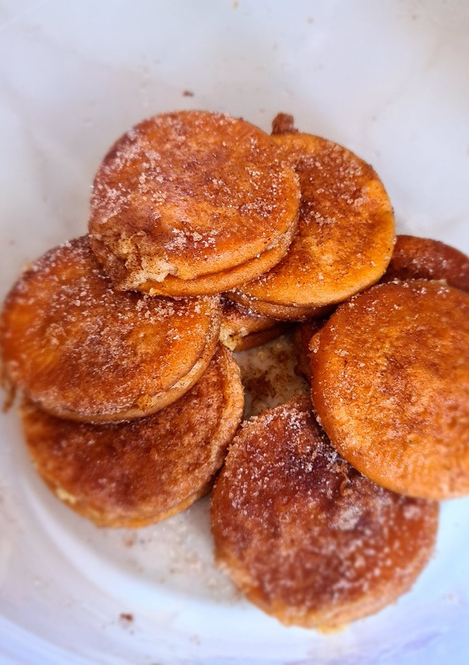 Una foto de Galletas fritas rellenas de crema