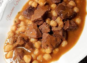 Foto principal de Garbanzos lechoso con tapa de ternera y ras el hanout